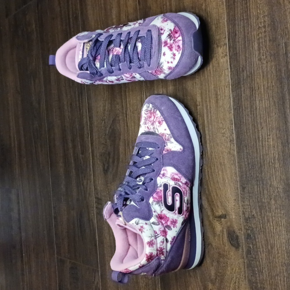 Skechers Air-cooled Memory Foam Hidden Wedge Heel Sz9 Purple with Floral print